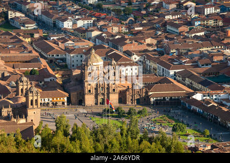 I turisti alla Plaza de Armas visto da Sacsayhuaman rovine, Cuzco, regione di Cuzco, Perù Foto Stock