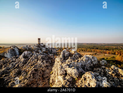 Olsztyn rovine del castello, il sentiero delle aquile' nidi, Krakow-Czestochowa Upland o Polacco Jurassic Highland, voivodato di Slesia, Polonia Foto Stock