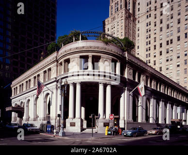 Wells Fargo filiale al mercato e concedere strade, costruito come l'Unione Trust Bank nel 1910 a San Francisco, California Foto Stock