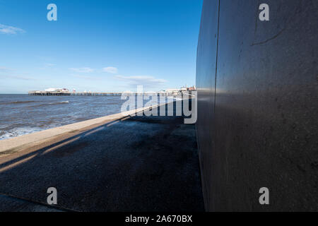 La parete del mare al di sotto della Promenade di Blackpool, Lancashire, Regno Unito Foto Stock