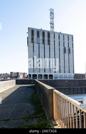 Stazione di polizia, Bonny Street, Blackpool, Lancashire. Costruito negli anni settanta sotto la guida di Lancashire County architetto Roger Booth Foto Stock