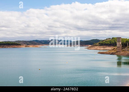 Santa Clara Dam portogallo a basso livello acqua Foto Stock