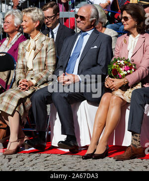 Regina Silvia e Re Carl XVI Gustaf visitato Östergötland al di sotto del re Eriksgata dopo 40 anni sul trono.Photo Jeppe Gustafsson Foto Stock