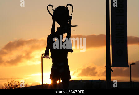 Una vista generale del Billy McNeil statua durante la UEFA Europa League gruppo e corrispondono al Celtic Park di Glasgow. Foto Stock