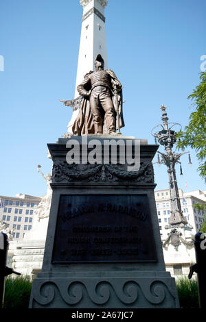 William H. Harrison statua in corrispondenza dello stato dell'indiana di soldati e marinai monumento Monument Circle Indianapolis in Indiana USA Foto Stock