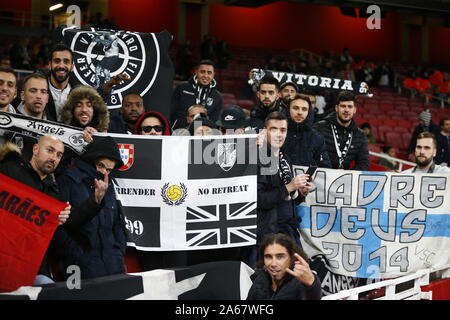 Londra, Regno Unito. 24 ott 2019. Londra, Regno Unito, ottobre 24 Vitoria tifosi durante Europa League Gruppo F tra l'Arsenal e Vitoria all'Emirates Stadium di Londra, Inghilterra il 24 ottobre 2019. Credit: Azione Foto Sport/Alamy Live News Foto Stock