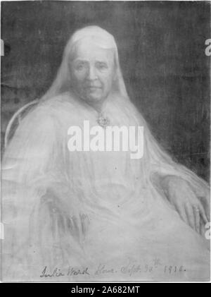 Firmato, ritratto di tre quarti di lunghezza dell'autore americano e riformatore sociale Julia Ward Howe, seduto, con la sua testa girato per affrontare la macchina fotografica, Portsmouth, Rhode Island, 30 settembre 1910. () Foto Stock