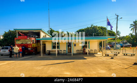 Little Cayman, Isole Cayman, Nov 2018, Edward Bodden Airfield con il suo motore Fire e il solo edificio/terminale Foto Stock