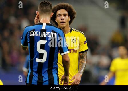 Milano, Italien. 23 Ott, 2019. firo: 23.10.2019, calcio, Champions League, stagione 2019/2020, 3° gruppo match Inter Milan - Borussia Dortmund 2: 0, Roberto Gagliardini, Inter Milan, Inter, Milano, Axel Witsel, Borussia Dortmund, Borussia, BVB e mezza figura, | Utilizzo di credito in tutto il mondo: dpa/Alamy Live News Foto Stock