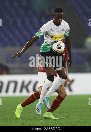 Stadio Olympico, Roma, Italia. 24 ott 2019. UEFA Europa League Calcio, Roma contro il Borussia Monchengladbach; Denis Zakaria del Borussia - Editoriale usare carte di credito: Azione Plus sport/Alamy Live News Foto Stock