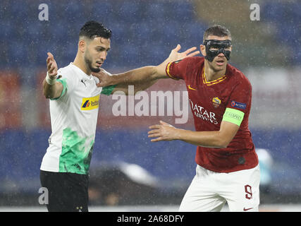 Stadio Olympico, Roma, Italia. 24 ott 2019. UEFA Europa League Calcio, Roma contro il Borussia Monchengladbach; edin Dzeko di Roma - uso editoriale Credito: Azione Sport Plus/Alamy Live News Foto Stock