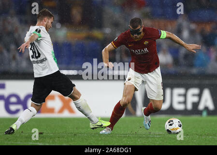 Stadio Olympico, Roma, Italia. 24 ott 2019. UEFA Europa League Calcio, Roma contro il Borussia Monchengladbach; edin Dzeko di Roma - uso editoriale Credito: Azione Sport Plus/Alamy Live News Foto Stock