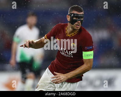 Stadio Olympico, Roma, Italia. 24 ott 2019. UEFA Europa League Calcio, Roma contro il Borussia Monchengladbach; edin Dzeko di Roma - uso editoriale Credito: Azione Sport Plus/Alamy Live News Foto Stock