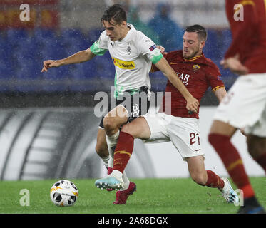 Stadio Olympico, Roma, Italia. 24 ott 2019. UEFA Europa League Calcio, Roma contro il Borussia Monchengladbach; Florian Neuhaus del Borussia - Editoriale usare carte di credito: Azione Plus sport/Alamy Live News Foto Stock