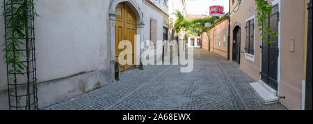 Panorama di street nella parte vecchia di Varazdin, Croazia Foto Stock