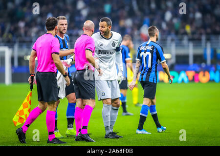 Milano, Italia. 23 Ott, 2019. samir handanovic (fc internazionale) e Milano skriniar (fc internazionale)durante partite di Champions League campionato Gli uomini in Milano, Italia, 23 Ottobre 2019 - LPS/Fabrizio Carabelli Credito: Fabrizio Carabelli/LP/ZUMA filo/Alamy Live News Foto Stock