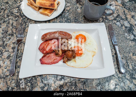 Colazione inglese completa su un piatto Foto Stock