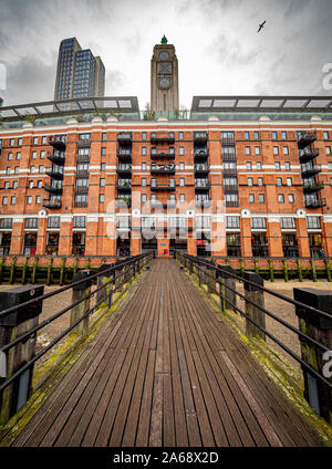 Oxo Tower Wharf sulla passeggiata sul lungofiume della London South Bank e Bankside aree, UK. Foto Stock