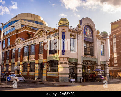 Il Bibendum Edificio, (casa Michelin) 81 Fulham Road, a Chelsea, Londra, Regno Unito. Foto Stock