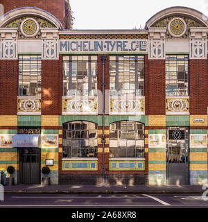 Il Bibendum Edificio, (casa Michelin) 81 Fulham Road, a Chelsea, Londra, Regno Unito. Foto Stock