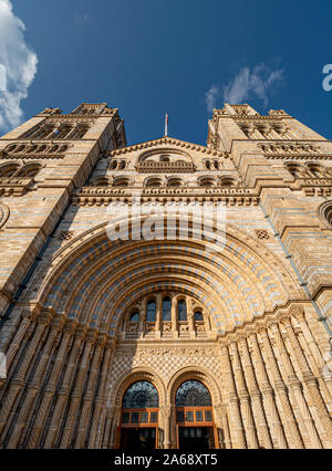 Museo di Storia Naturale ingresso, South Kensington, Londra, Regno Unito. Foto Stock