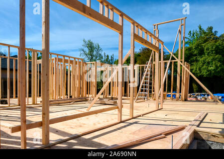 La costruzione di un edificio a due piani casa residenziale Foto Stock