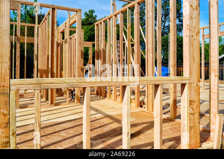 La costruzione di un edificio a due piani casa residenziale Foto Stock