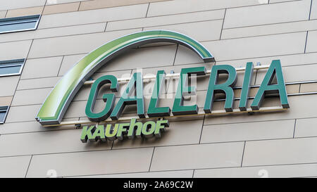 FRANKFURT AM MAIN, Germania - 05 ottobre 2019: Galeria Kaufhof a Zeil. GALERIA Kaufhof GmbH - il più grande store di Metro AG(Metro Group). Zeil Street Foto Stock