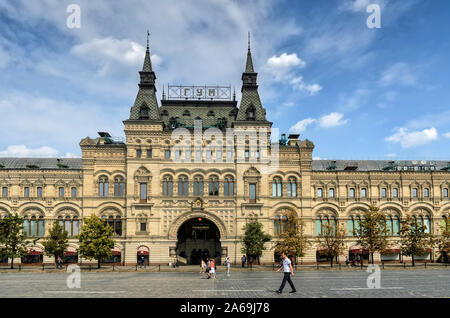 Mosca, Russia - Agosto 02 2014: vista dalla Piazza Rossa per l'ingresso al palazzo dei principali Magazzini Gum di Mosca, il magazzino principale sulla re Foto Stock