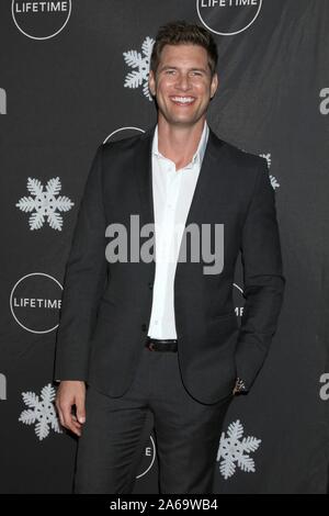 Los Angeles, CA. 22 ottobre, 2019. Ryan McPartlin presso gli arrivi per è una meravigliosa vacanza durata partito, STK Los Angeles, Los Angeles, CA, 22 ottobre 2019. Credito: Priscilla concedere/Everett raccolta/Alamy Live News Foto Stock