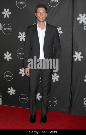 Los Angeles, CA. 22 ottobre, 2019. Ryan McPartlin presso gli arrivi per è una meravigliosa vacanza durata partito, STK Los Angeles, Los Angeles, CA, 22 ottobre 2019. Credito: Priscilla concedere/Everett raccolta/Alamy Live News Foto Stock