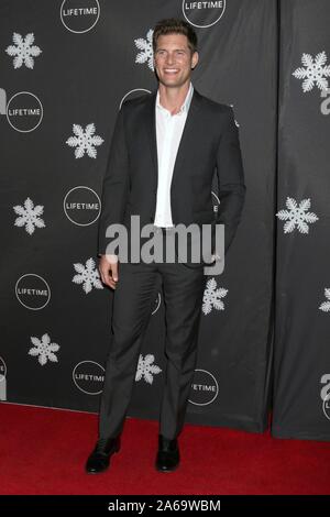 Los Angeles, CA. 22 ottobre, 2019. Ryan McPartlin presso gli arrivi per è una meravigliosa vacanza durata partito, STK Los Angeles, Los Angeles, CA, 22 ottobre 2019. Credito: Priscilla concedere/Everett raccolta/Alamy Live News Foto Stock