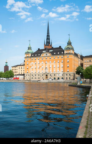 Stoccolma courthouse, waterfront vista in estate la città Courthouse edificio sulla isola di Riddarholmen nel centro di Stoccolma, in Svezia. Foto Stock