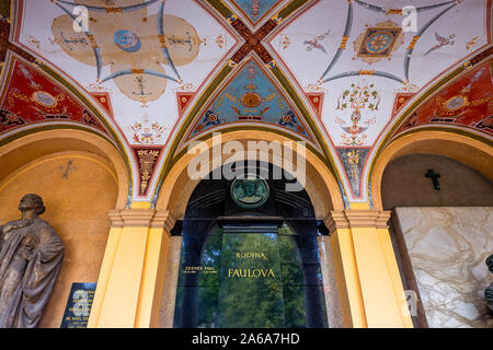 Praga REPUBBLICA CECA, 12 settembre : tomba tomba nel cimitero di Vysehrad, settembre 12, 2019 a Praga, Repubblica ceca Foto Stock