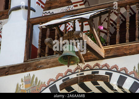 Il monastero di Rila, montagna Rila, Bulgaria - Luglio 17, 2019: Una delle campane nel monastero di Rila. Foto Stock