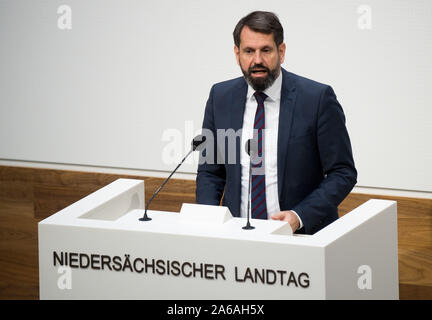 Hannover, Germania. 25 ott 2019. L'OLAF sta (SPD), Ministro dell'ambiente della Bassa Sassonia, parla nel parlamento di stato. Credito: Julian Stratenschulte/dpa/Alamy Live News Foto Stock