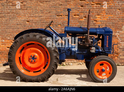 Fordson E27N vintage trattore