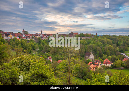 Scenic skyline di Rothenburg ob der Tauber, Baviera, Germania, Europa, una delle più popolari destinazioni di viaggio sulla Strada Romantica itinerario turistico come s Foto Stock