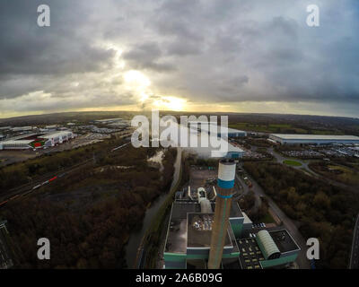 Stoke on Trent inceneritore centro di riciclaggio basato in Staffordshire, rifiuti, rifiuti, impianti di incenerimento dei rifiuti, fumaiolo di fumare, inquinamento Foto Stock