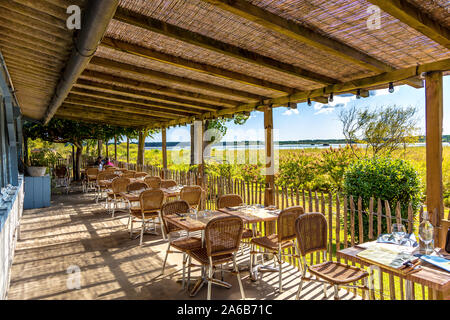 Seignosse, LANDES, Francia - 06 settembre 2019 - Terrazza di Les Roseaux ristorante Foto Stock