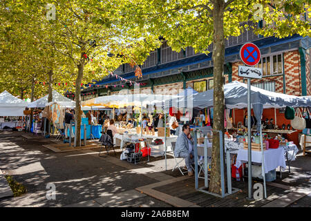 Saint-Jean-de-Luz, Francia - 08 settembre 2019 - Mercato vista hall Foto Stock