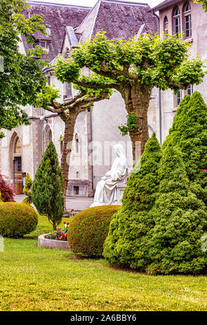 LOURDES - 15 Giugno 2019 : Statua di santa Teresa di Gesù Bambino Foto Stock