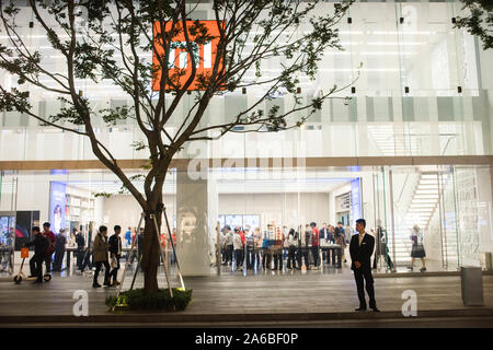 Xiaomi flagship store a Shenzhen in Cina. Foto Stock