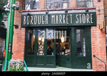 Londra - 23 ottobre 2019: Store shop la facciata esterna al Mercato di Borough di Londra Foto Stock