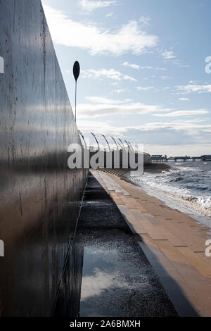 La parete del mare al di sotto della Promenade di Blackpool, Lancashire, Regno Unito Foto Stock