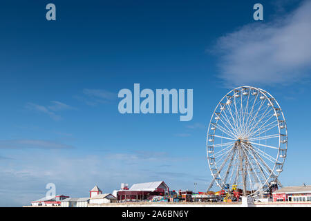 Central Pier di Blackpool, Lancashire, Regno Unito Foto Stock