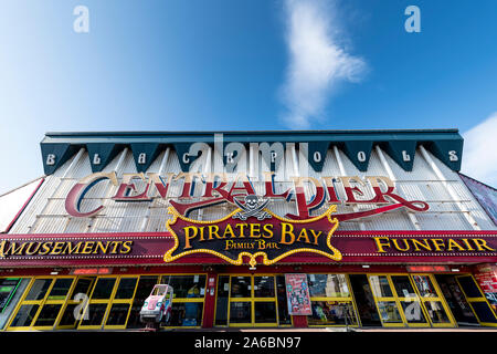 Central Pier di Blackpool, Lancashire, Regno Unito Foto Stock
