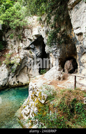 La ricomparsa del Sammaro fiume vicino a Roscigno nel Parco Nazionale del Cilento, Campania, Italia Foto Stock