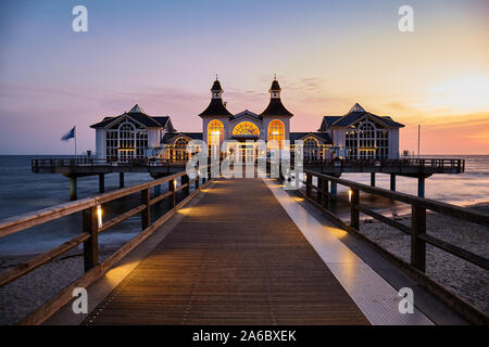 Dal Molo di Sellin al purple dawn, Germania. Foto Stock