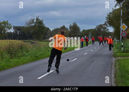 Bosseln è uno sport nella Frisia orientale, nella Germania settentrionale Foto Stock
